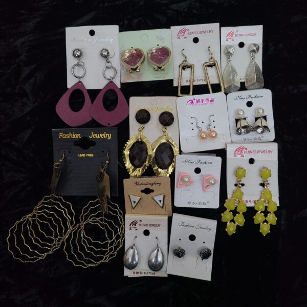 Important Branded Earrings Deal Get 12 Earrings - Image 12