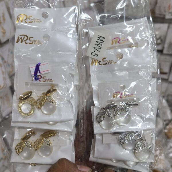 Ear Rings Each Pakit - Image 10