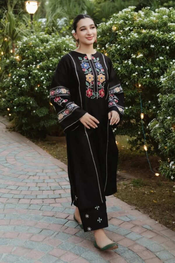 Embroidery dress - Image 6